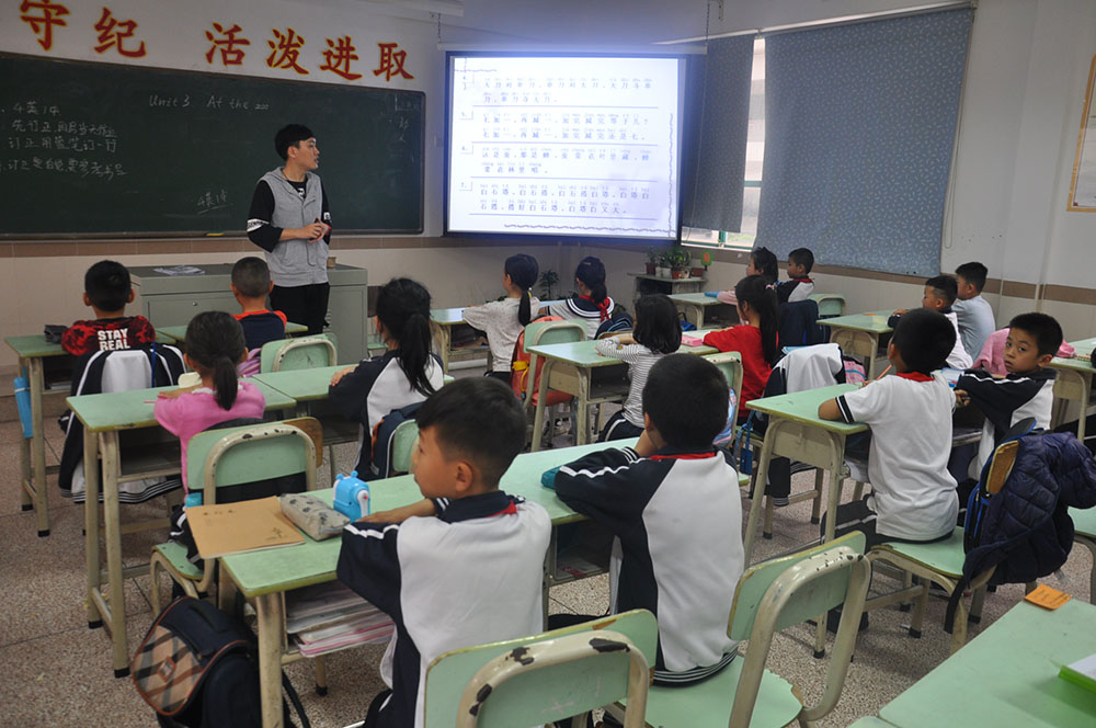 童心沁書香  ，博雅話詩(shī)語(yǔ)